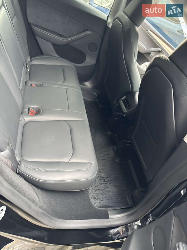 Внедорожник / Кроссовер Tesla Model Y 2024 в Тернополе