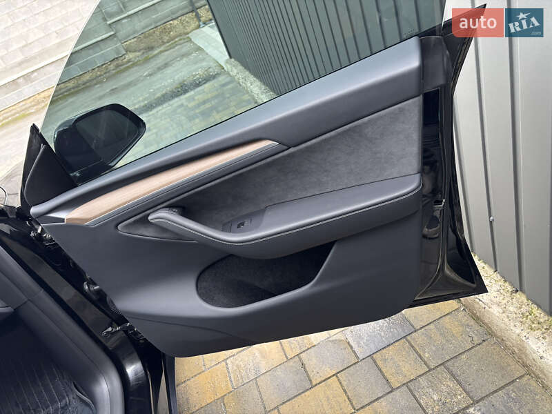 Внедорожник / Кроссовер Tesla Model Y 2024 в Тернополе