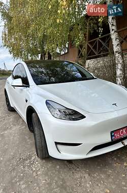Позашляховик / Кросовер Tesla Model Y 2023 в  фото 18 Позашляховик / Кросовер Tesla Model Y 2023 в