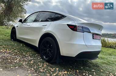 Позашляховик / Кросовер Tesla Model Y 2023 в  фото 3 Позашляховик / Кросовер Tesla Model Y 2023 в