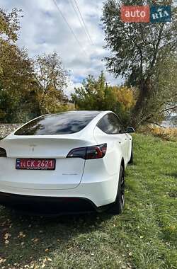 Позашляховик / Кросовер Tesla Model Y 2023 в  фото 6 Позашляховик / Кросовер Tesla Model Y 2023 в
