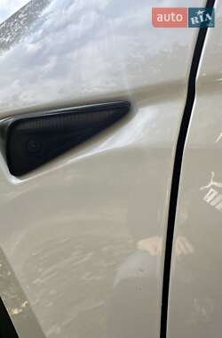 Позашляховик / Кросовер Tesla Model Y 2023 в  фото 22 Позашляховик / Кросовер Tesla Model Y 2023 в