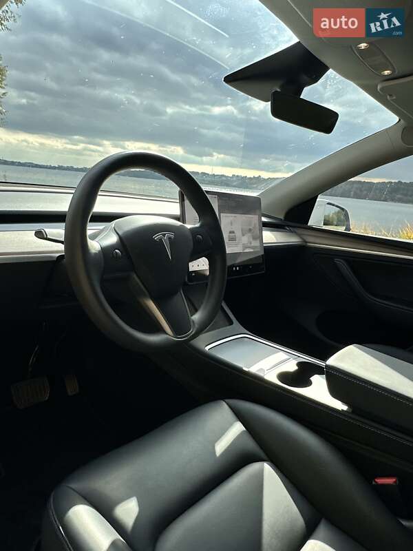 Позашляховик / Кросовер Tesla Model Y 2023 в Тернополі фото 28 Позашляховик / Кросовер Tesla Model Y 2023 в Тернополі