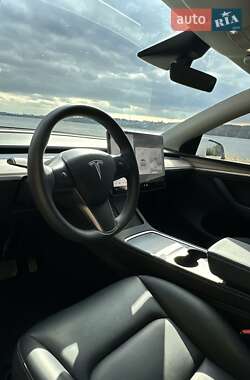 Позашляховик / Кросовер Tesla Model Y 2023 в  фото 28 Позашляховик / Кросовер Tesla Model Y 2023 в