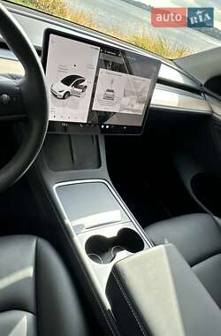 Позашляховик / Кросовер Tesla Model Y 2023 в  фото 33 Позашляховик / Кросовер Tesla Model Y 2023 в