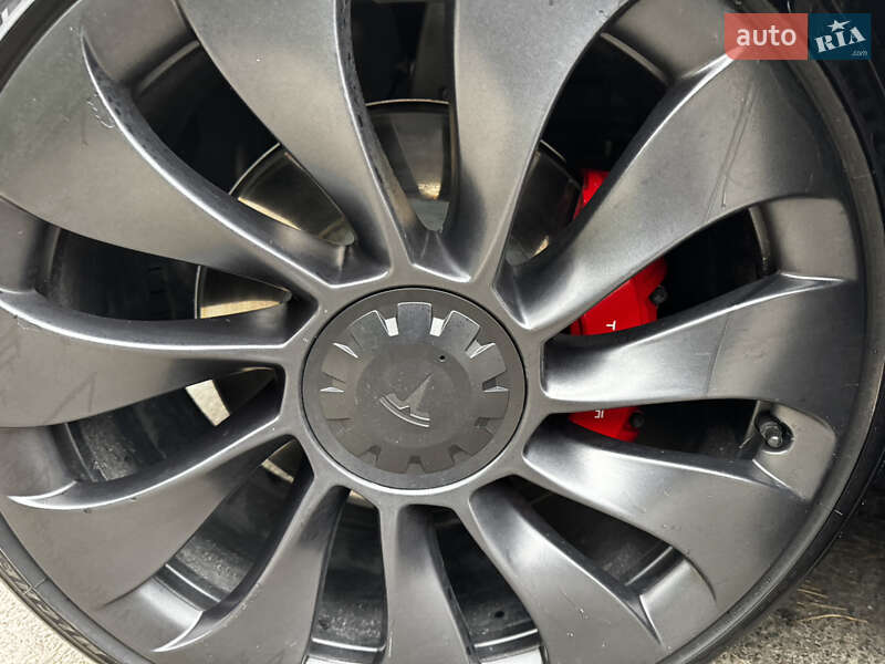 Внедорожник / Кроссовер Tesla Model Y 2023 в Киеве