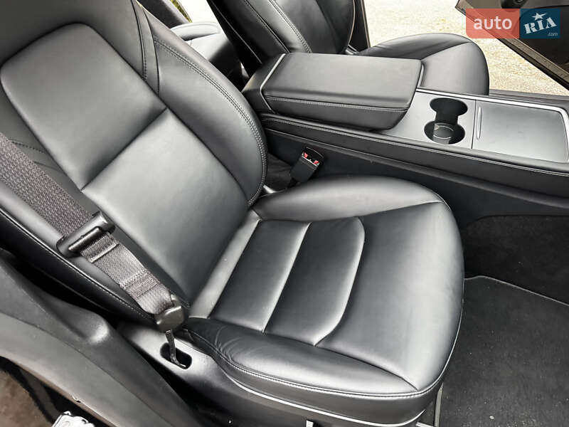 Внедорожник / Кроссовер Tesla Model Y 2023 в Киеве