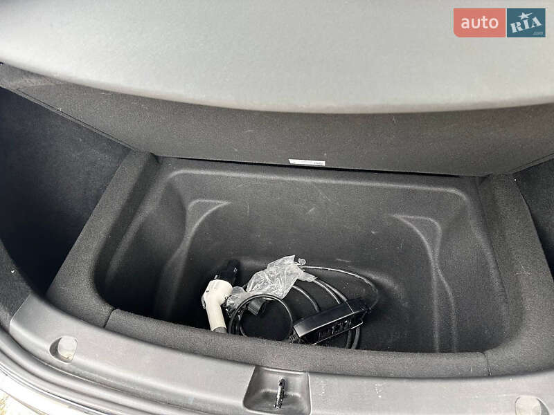 Позашляховик / Кросовер Tesla Model Y 2024 в Чернівцях фото 9 Позашляховик / Кросовер Tesla Model Y 2024 в Чернівцях