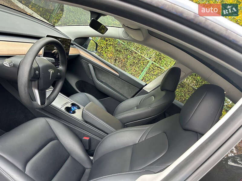 Позашляховик / Кросовер Tesla Model Y 2024 в Чернівцях фото 16 Позашляховик / Кросовер Tesla Model Y 2024 в Чернівцях