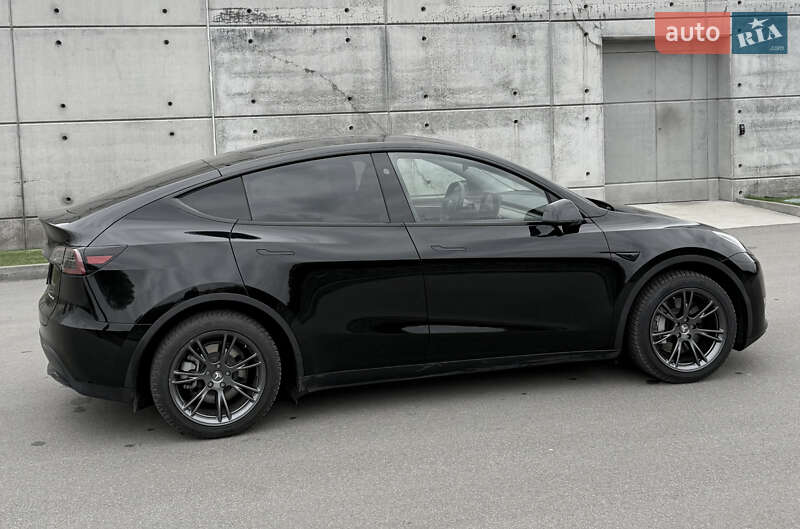 Внедорожник / Кроссовер Tesla Model Y 2024 в Киеве