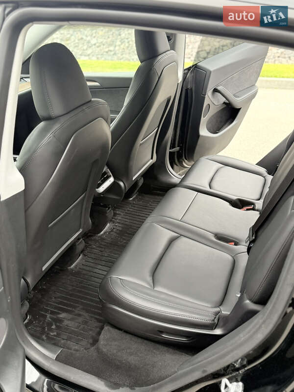 Внедорожник / Кроссовер Tesla Model Y 2024 в Киеве