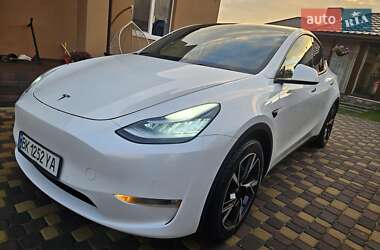 Внедорожник / Кроссовер Tesla Model Y 2021 в 