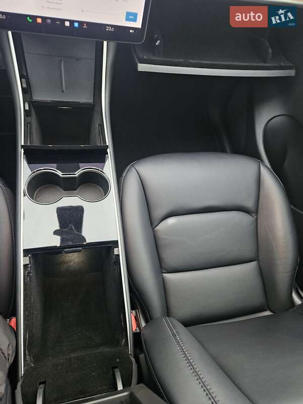 Позашляховик / Кросовер Tesla Model Y 2021 в Рівному