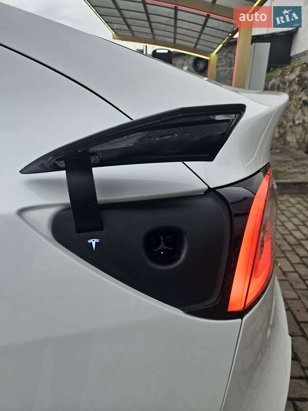 Позашляховик / Кросовер Tesla Model Y 2021 в Рівному