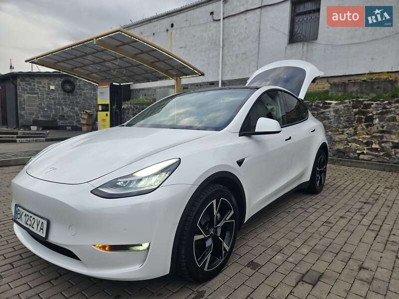 Позашляховик / Кросовер Tesla Model Y 2021 в Рівному
