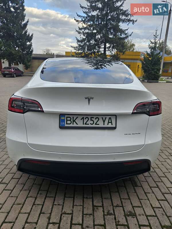 Позашляховик / Кросовер Tesla Model Y 2021 в Рівному