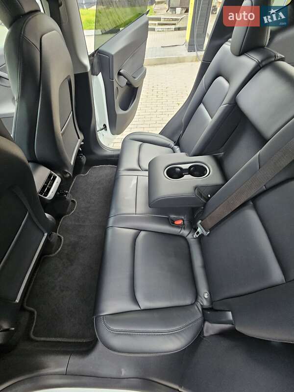 Позашляховик / Кросовер Tesla Model Y 2021 в Рівному