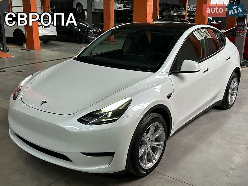 Tesla Model Y 2024