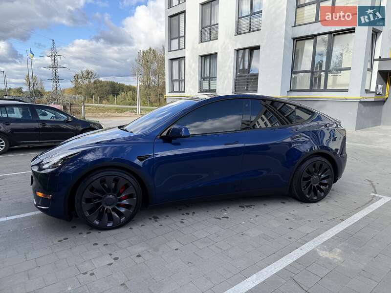 Позашляховик / Кросовер Tesla Model Y 2021 в Львові
