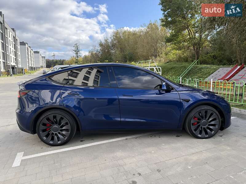 Позашляховик / Кросовер Tesla Model Y 2021 в Львові