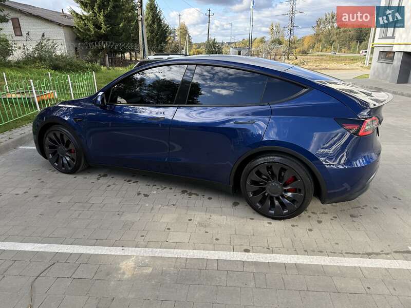 Позашляховик / Кросовер Tesla Model Y 2021 в Львові