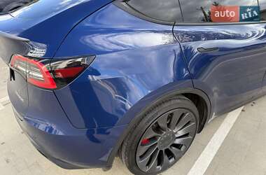 Позашляховик / Кросовер Tesla Model Y 2021 в 