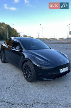 Позашляховик / Кросовер Tesla Model Y 2023 в  фото 12 Позашляховик / Кросовер Tesla Model Y 2023 в
