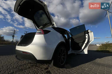 Позашляховик / Кросовер Tesla Model Y 2024 в 