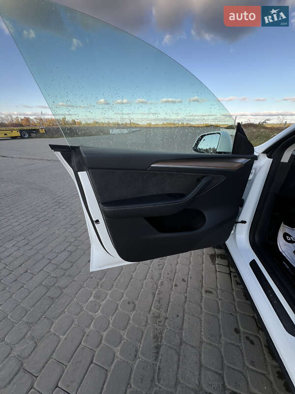 Позашляховик / Кросовер Tesla Model Y 2024 в Жовкві фото 31 Позашляховик / Кросовер Tesla Model Y 2024 в Жовкві