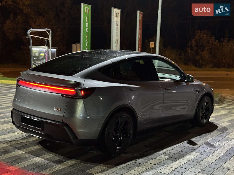 Внедорожник / Кроссовер Tesla Model Y 2025 в Львове