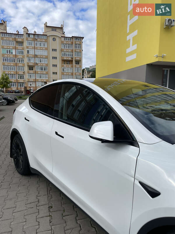 Внедорожник / Кроссовер Tesla Model Y 2021 в Черновцах