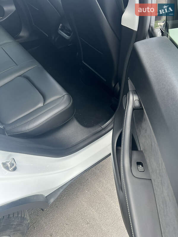 Позашляховик / Кросовер Tesla Model Y 2021 в Києві фото 15 Позашляховик / Кросовер Tesla Model Y 2021 в Києві