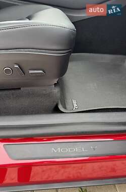 Внедорожник / Кроссовер Tesla Model Y 2021 в 