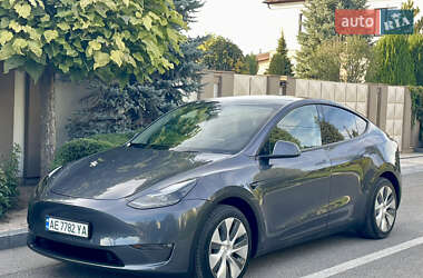 Позашляховик / Кросовер Tesla Model Y 2023 в  фото 4 Позашляховик / Кросовер Tesla Model Y 2023 в