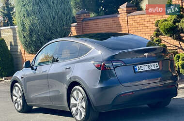 Позашляховик / Кросовер Tesla Model Y 2023 в  фото 8 Позашляховик / Кросовер Tesla Model Y 2023 в