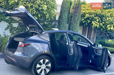 Позашляховик / Кросовер Tesla Model Y 2023 в  фото 15 Позашляховик / Кросовер Tesla Model Y 2023 в