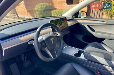 Позашляховик / Кросовер Tesla Model Y 2023 в  фото 23 Позашляховик / Кросовер Tesla Model Y 2023 в
