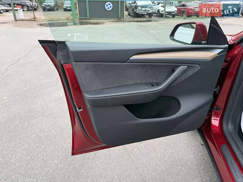 Позашляховик / Кросовер Tesla Model Y 2024 в Києві