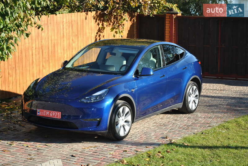 Внедорожник / Кроссовер Tesla Model Y 2024 в Луцке