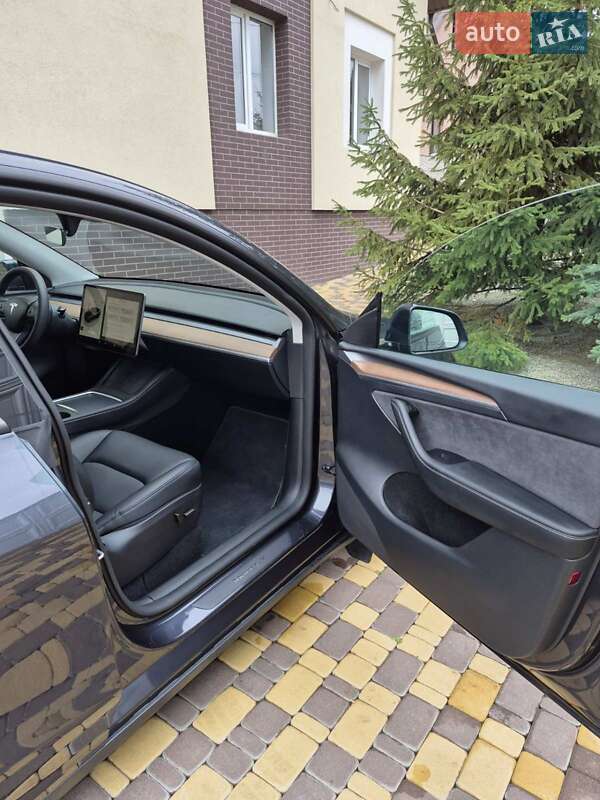 Позашляховик / Кросовер Tesla Model Y 2024 в Харкові фото 14 Позашляховик / Кросовер Tesla Model Y 2024 в Харкові