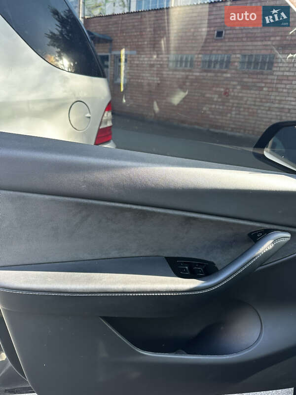 Внедорожник / Кроссовер Tesla Model Y 2020 в Днепре