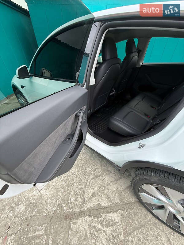 Позашляховик / Кросовер Tesla Model Y 2023 в Білій Церкві фото 13 Позашляховик / Кросовер Tesla Model Y 2023 в Білій Церкві