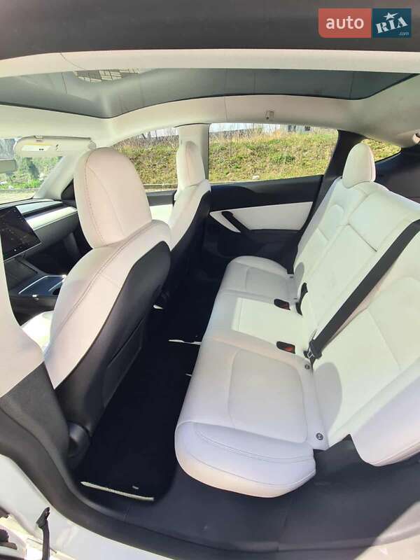 Позашляховик / Кросовер Tesla Model Y 2022 в Буську