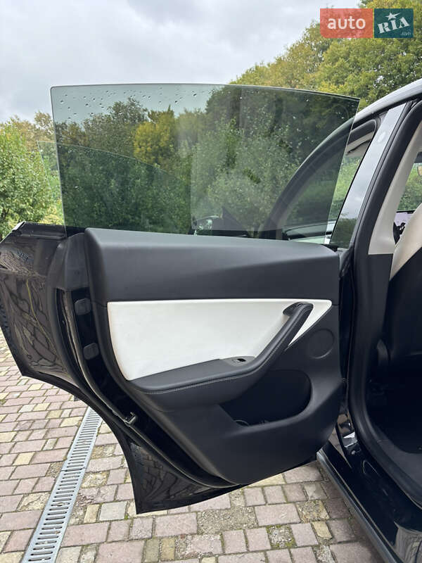 Позашляховик / Кросовер Tesla Model Y 2020 в Тернополі