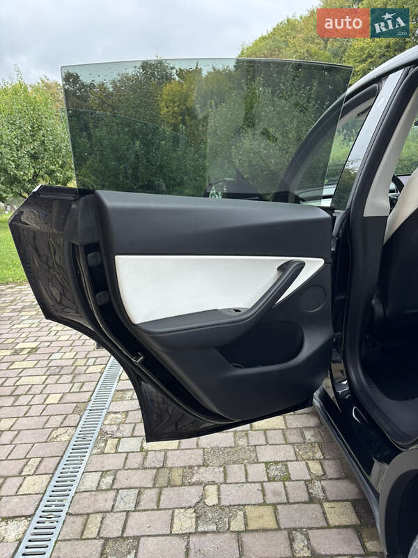 Позашляховик / Кросовер Tesla Model Y 2020 в Тернополі