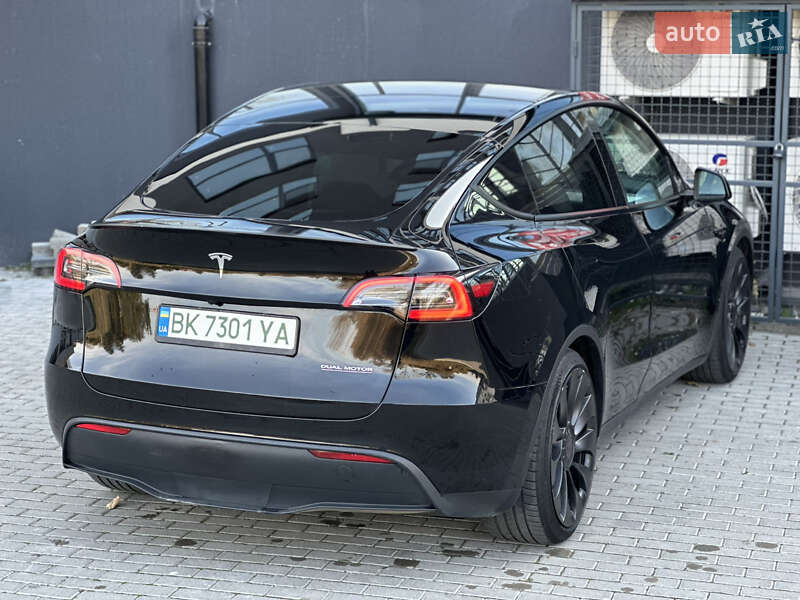 Позашляховик / Кросовер Tesla Model Y 2023 в Рівному фото 11 Позашляховик / Кросовер Tesla Model Y 2023 в Рівному