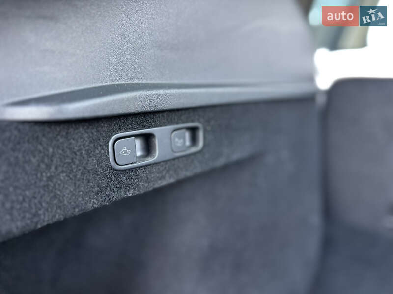 Позашляховик / Кросовер Tesla Model Y 2023 в Рівному фото 28 Позашляховик / Кросовер Tesla Model Y 2023 в Рівному