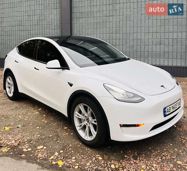 Позашляховик / Кросовер Tesla Model Y 2023 в  фото Позашляховик / Кросовер Tesla Model Y 2023 в