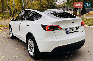 Позашляховик / Кросовер Tesla Model Y 2023 в  фото 4 Позашляховик / Кросовер Tesla Model Y 2023 в