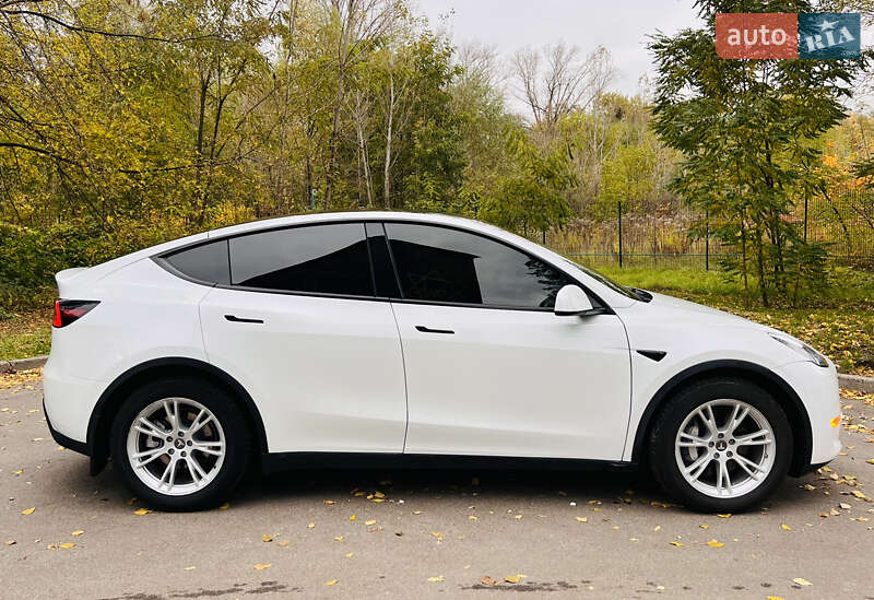 Позашляховик / Кросовер Tesla Model Y 2023 в Києві фото 6 Позашляховик / Кросовер Tesla Model Y 2023 в Києві